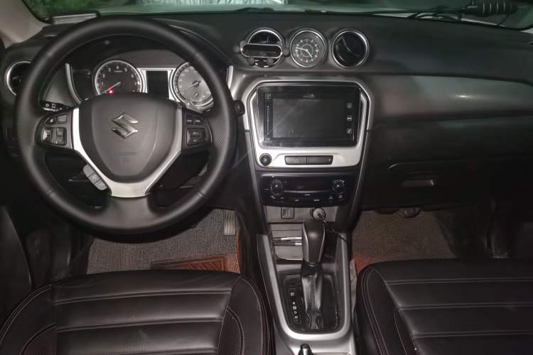 Used Suzuki Vitara 2016 1.4T Automatic Two-Wheel Drive Luxury Version Center Console