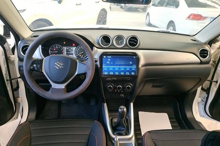 Used Suzuki Vitara 2016 1.6L Manual Two-Wheel Drive Entry-Level Trim Center Console