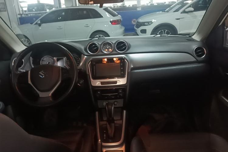 Used Suzuki Vitara 2016 1.4T Automatic Two-Wheel Drive Luxury Version Center Console