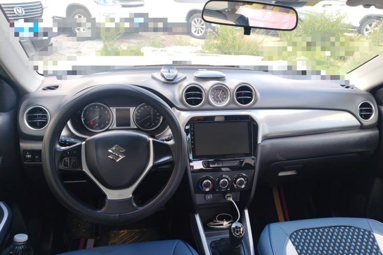 Used Suzuki Vitara 2016 1.6L Manual Two-Wheel Drive Entry-Level Trim Center Console