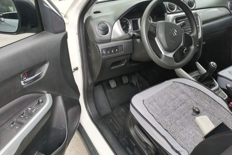 Used Suzuki Vitara 2016 1.6L Manual Two-Wheel Drive Entry-Level Trim Driver Seat