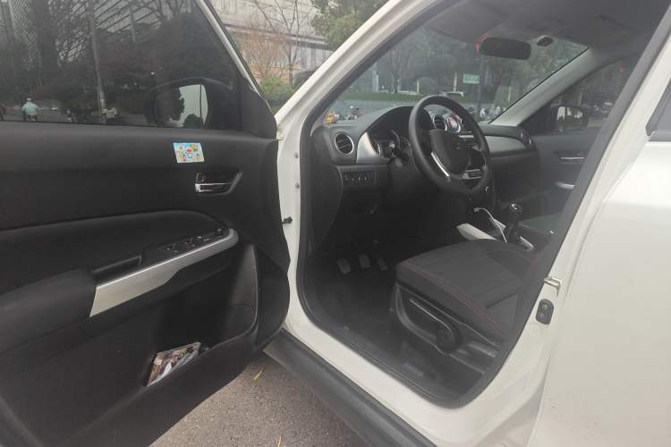Used Suzuki Vitara 2016 1.6L Manual Two-Wheel Drive Entry-Level Trim Driver Seat
