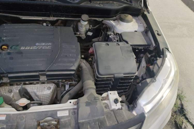 Used Suzuki Vitara 2016 1.6L Manual Two-Wheel Drive Entry-Level Trim Engine Bay Left