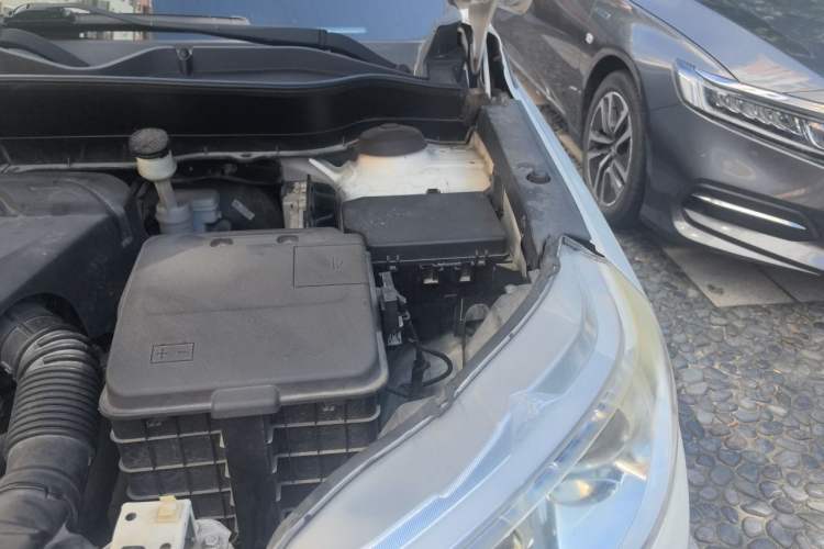 Used Suzuki Vitara 2016 1.4T Automatic Two-Wheel Drive Elite Model Engine Bay Left