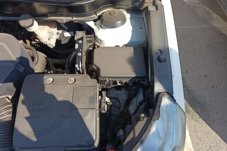 Used Suzuki Vitara 2016 1.4T Automatic Two-Wheel Drive Luxury Version Engine Bay Left