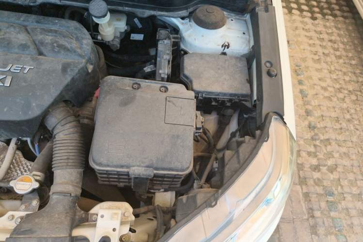 Used Suzuki Vitara 2016 1.4T Automatic Two-Wheel Drive Luxury Version Engine Bay Left