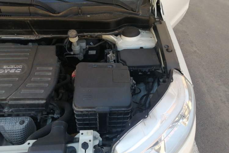 Used Suzuki Vitara 2016 1.6L Manual Two-Wheel Drive Entry-Level Trim Engine Bay Left