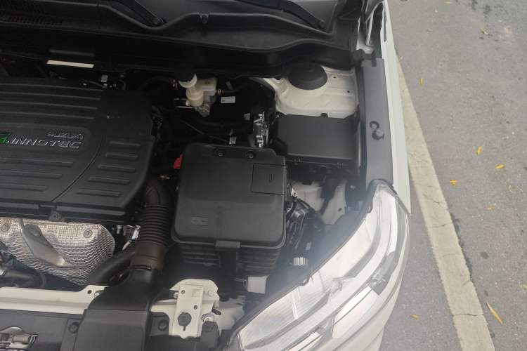 Used Suzuki Vitara 2016 1.6L Manual Two-Wheel Drive Entry-Level Trim Engine Bay Left