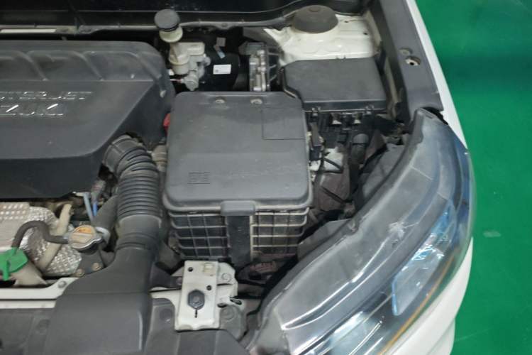 Used Suzuki Vitara 2016 1.4T Automatic 4x4 Flagship Model Engine Bay Left