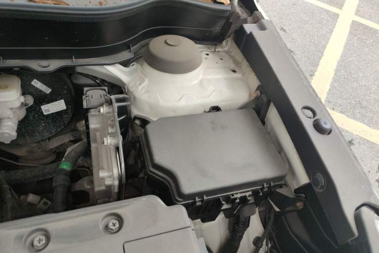 Used Suzuki Vitara 2016 1.4T Automatic All-Wheel-Drive Elite Model Engine Bay Left
