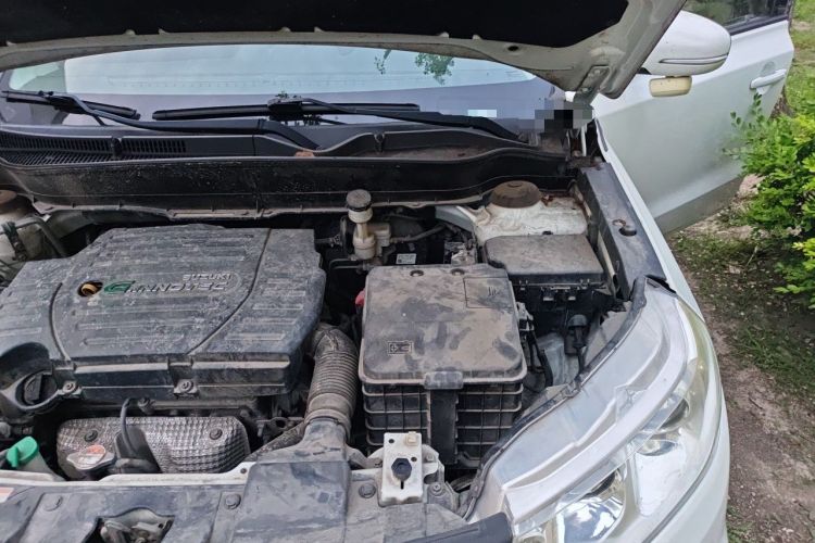 Used Suzuki Vitara 2016 1.6L Manual Two-Wheel Drive Entry-Level Trim Engine Bay Left