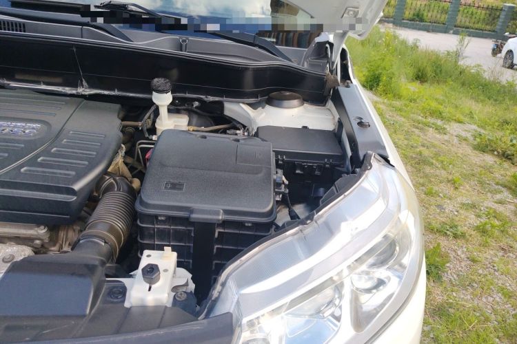 Used Suzuki Vitara 2016 1.6L Manual Two-Wheel Drive Entry-Level Trim Engine Bay Left