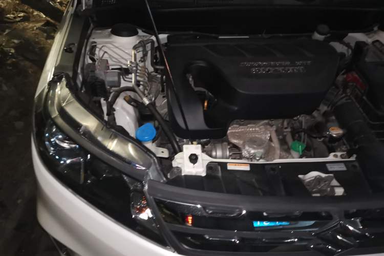 Used Suzuki Vitara 2016 1.4T Automatic Two-Wheel Drive Luxury Version Engine Bay Right