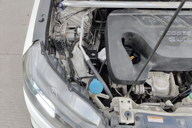 Used Suzuki Vitara 2016 1.4T Automatic Two-Wheel Drive Luxury Version Engine Bay Right