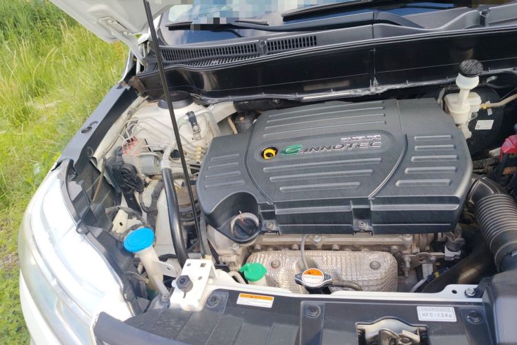 Used Suzuki Vitara 2016 1.6L Manual Two-Wheel Drive Entry-Level Trim Engine Bay Right