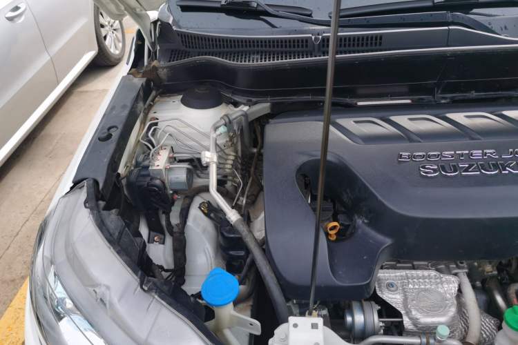 Used Suzuki Vitara 2016 1.4T Automatic Two-Wheel Drive Luxury Version Engine Bay Right