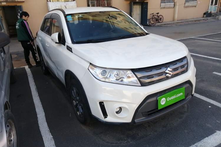 Used Suzuki Vitara 2016 1.6L Manual Two-Wheel Drive Entry-Level Trim Front Right 45 Deg