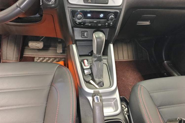 Used Suzuki Vitara 2016 1.4T Automatic Two-Wheel Drive Luxury Version Gear Lever