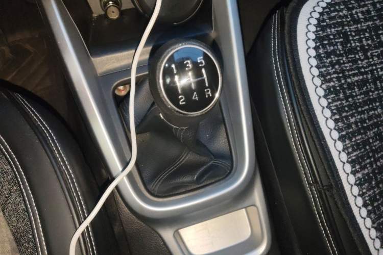 Used Suzuki Vitara 2016 1.6L Manual Two-Wheel Drive Entry-Level Trim Gear Lever