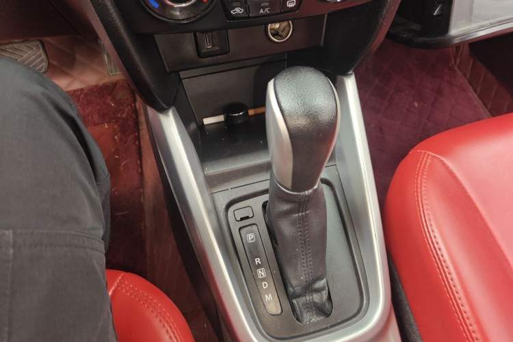 Used Suzuki Vitara 2016 1.4T Automatic Two-Wheel Drive Elite Model Gear Lever