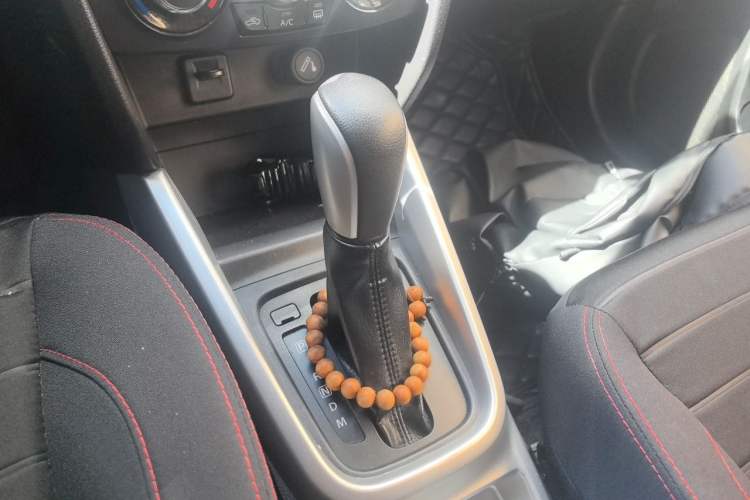 Used Suzuki Vitara 2016 1.4T Automatic Two-Wheel Drive Elite Model Gear Lever