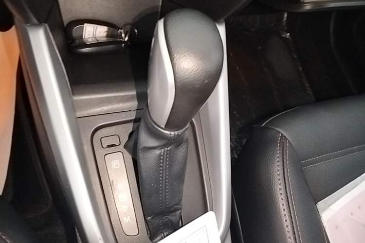 Used Suzuki Vitara 2016 1.4T Automatic Two-Wheel Drive Luxury Version Gear Lever