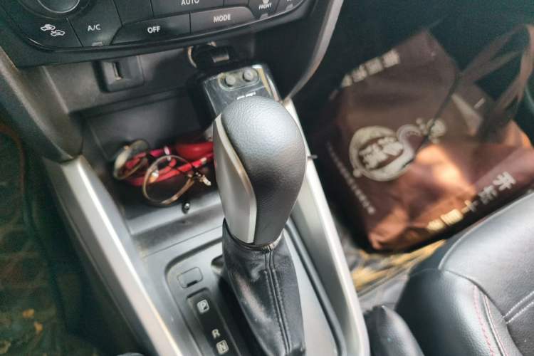 Used Suzuki Vitara 2016 1.4T Automatic Two-Wheel Drive Luxury Version Gear Lever