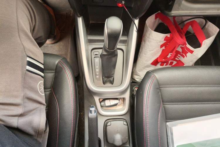 Used Suzuki Vitara 2016 1.4T Automatic Two-Wheel Drive Luxury Version Gear Lever