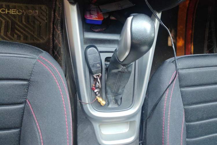 Used Suzuki Vitara 2016 1.4T Automatic Two-Wheel Drive Elite Model Gear Lever