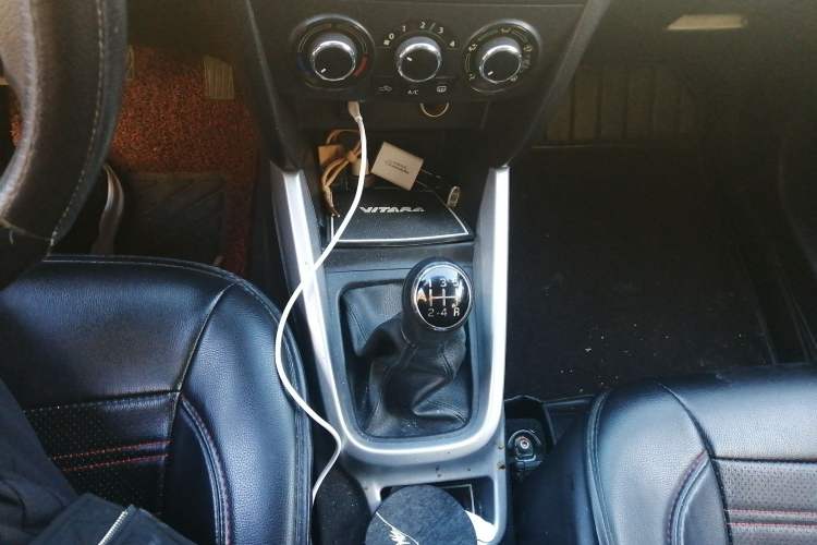Used Suzuki Vitara 2016 1.6L Manual Two-Wheel Drive Entry-Level Trim Gear Lever