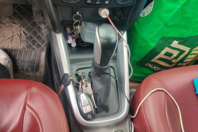 Used Suzuki Vitara 2016 1.4T Automatic All-Wheel-Drive Elite Model Gear Lever