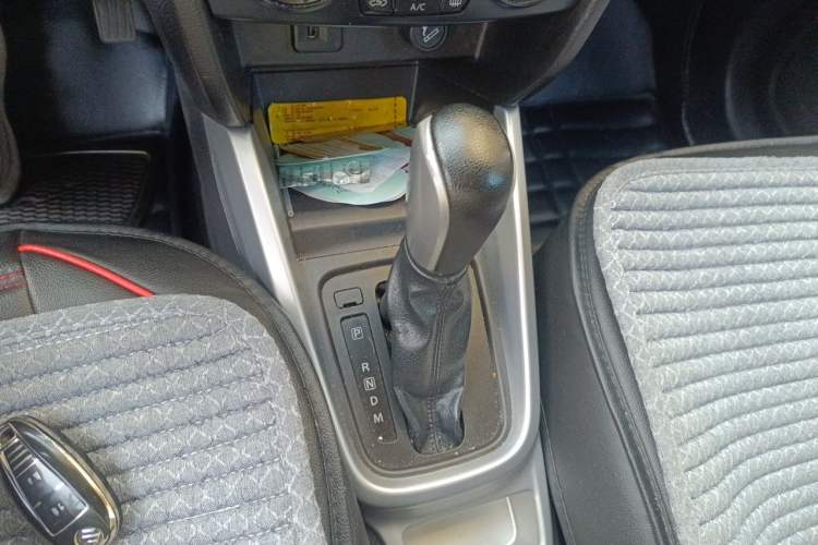 Used Suzuki Vitara 2016 1.4T Automatic Two-Wheel Drive Elite Model Gear Lever