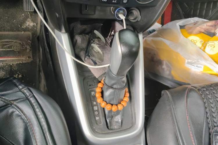 Used Suzuki Vitara 2016 1.4T Automatic Two-Wheel Drive Elite Model Gear Lever