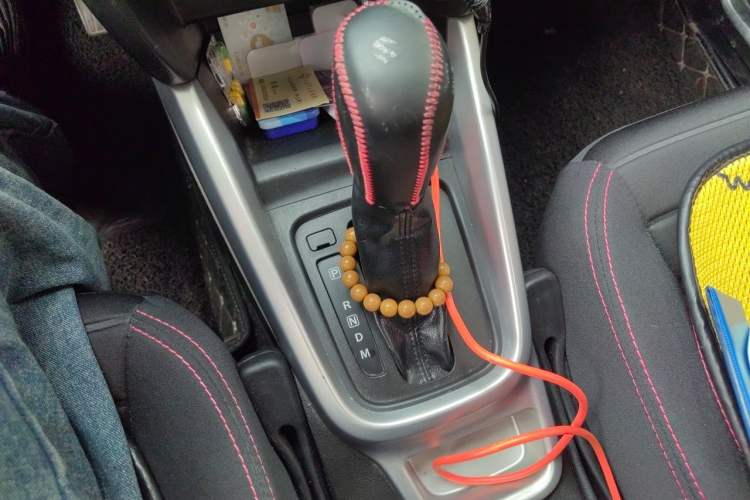 Used Suzuki Vitara 2016 1.4T Automatic Two-Wheel Drive Elite Model Gear Lever