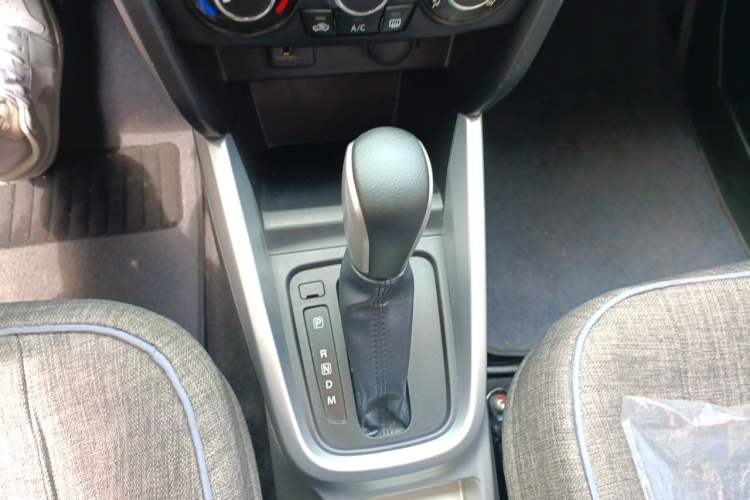 Used Suzuki Vitara 2016 1.4T Automatic Two-Wheel Drive Elite Model Gear Lever