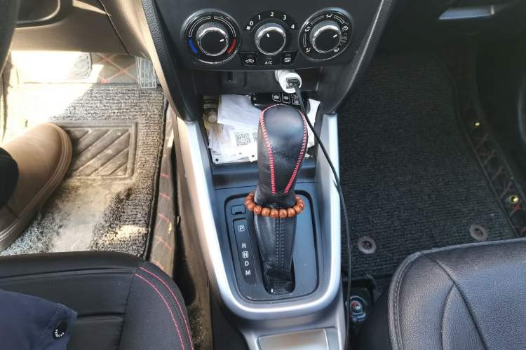 Used Suzuki Vitara 2016 1.4T Automatic Two-Wheel Drive Elite Model Gear Lever