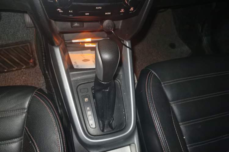 Used Suzuki Vitara 2016 1.4T Automatic Two-Wheel Drive Luxury Version Gear Lever