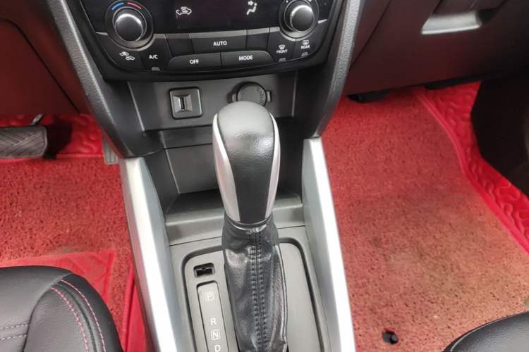 Used Suzuki Vitara 2016 1.4T Automatic Two-Wheel Drive Luxury Version Gear Lever