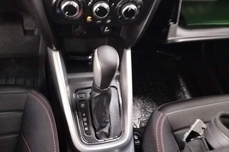 Used Suzuki Vitara 2016 1.4T Automatic All-Wheel Drive Leading Version Gear Lever