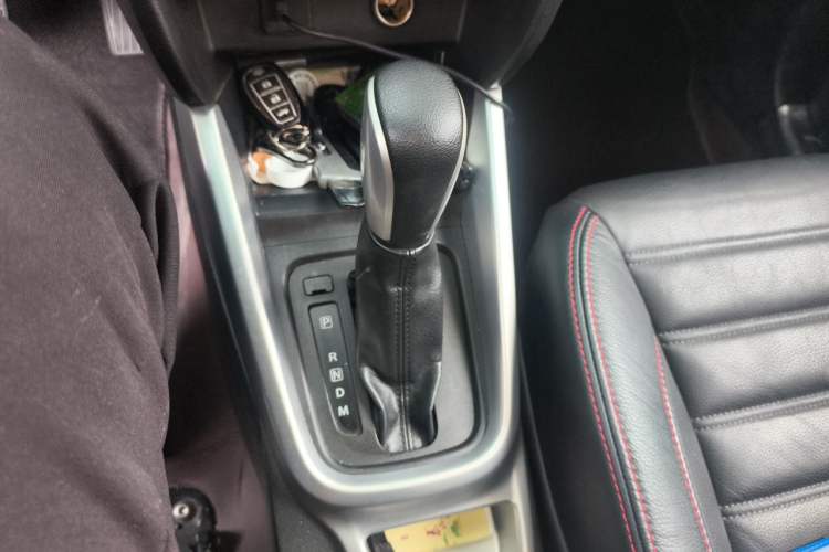 Used Suzuki Vitara 2016 1.4T Automatic Two-Wheel Drive Luxury Version Gear Lever