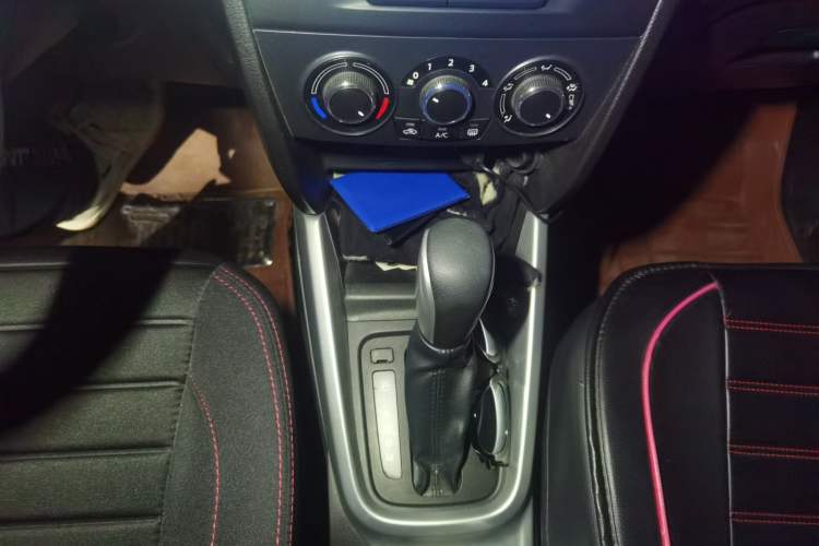 Used Suzuki Vitara 2016 1.4T Automatic Two-Wheel Drive Elite Model Gear Lever