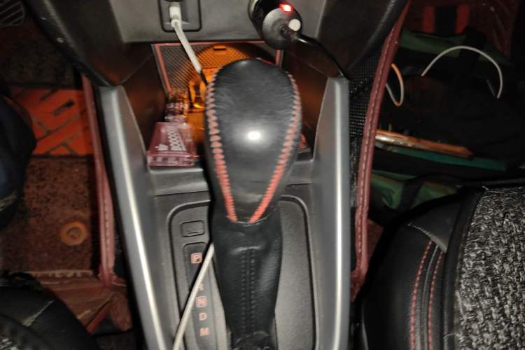 Used Suzuki Vitara 2016 1.4T Automatic Two-Wheel Drive Luxury Version Gear Lever
