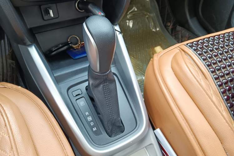 Used Suzuki Vitara 2016 1.4T Automatic Two-Wheel Drive Luxury Version Gear Lever