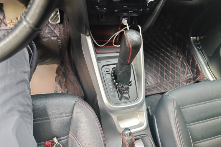 Used Suzuki Vitara 2016 1.4T Automatic Two-Wheel Drive Luxury Version Gear Lever
