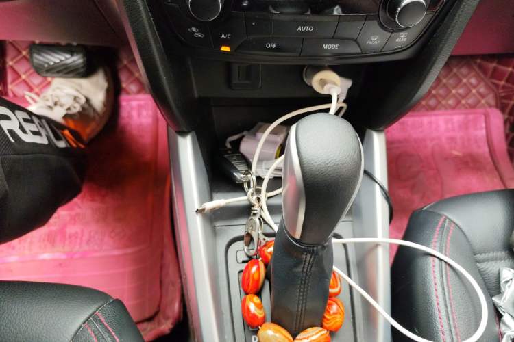 Used Suzuki Vitara 2016 1.4T Automatic Two-Wheel Drive Luxury Version Gear Lever
