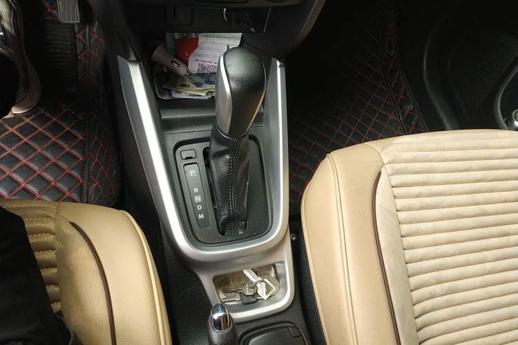 Used Suzuki Vitara 2016 1.4T Automatic Two-Wheel Drive Elite Model Gear Lever