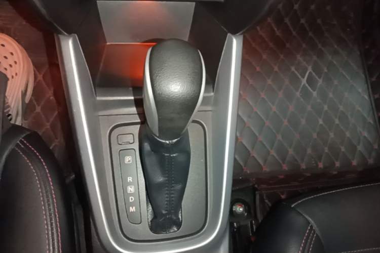 Used Suzuki Vitara 2016 1.4T Automatic Two-Wheel Drive Luxury Version Gear Lever