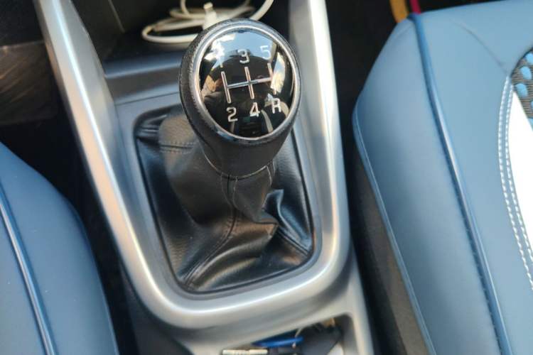 Used Suzuki Vitara 2016 1.6L Manual Two-Wheel Drive Entry-Level Trim Gear Lever