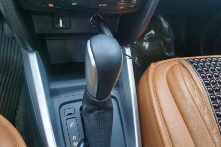 Used Suzuki Vitara 2016 1.4T Automatic Two-Wheel Drive Luxury Version Gear Lever