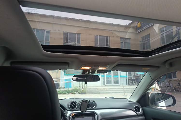 Used Suzuki Vitara 2016 1.4T Automatic Two-Wheel Drive Luxury Version Headliner